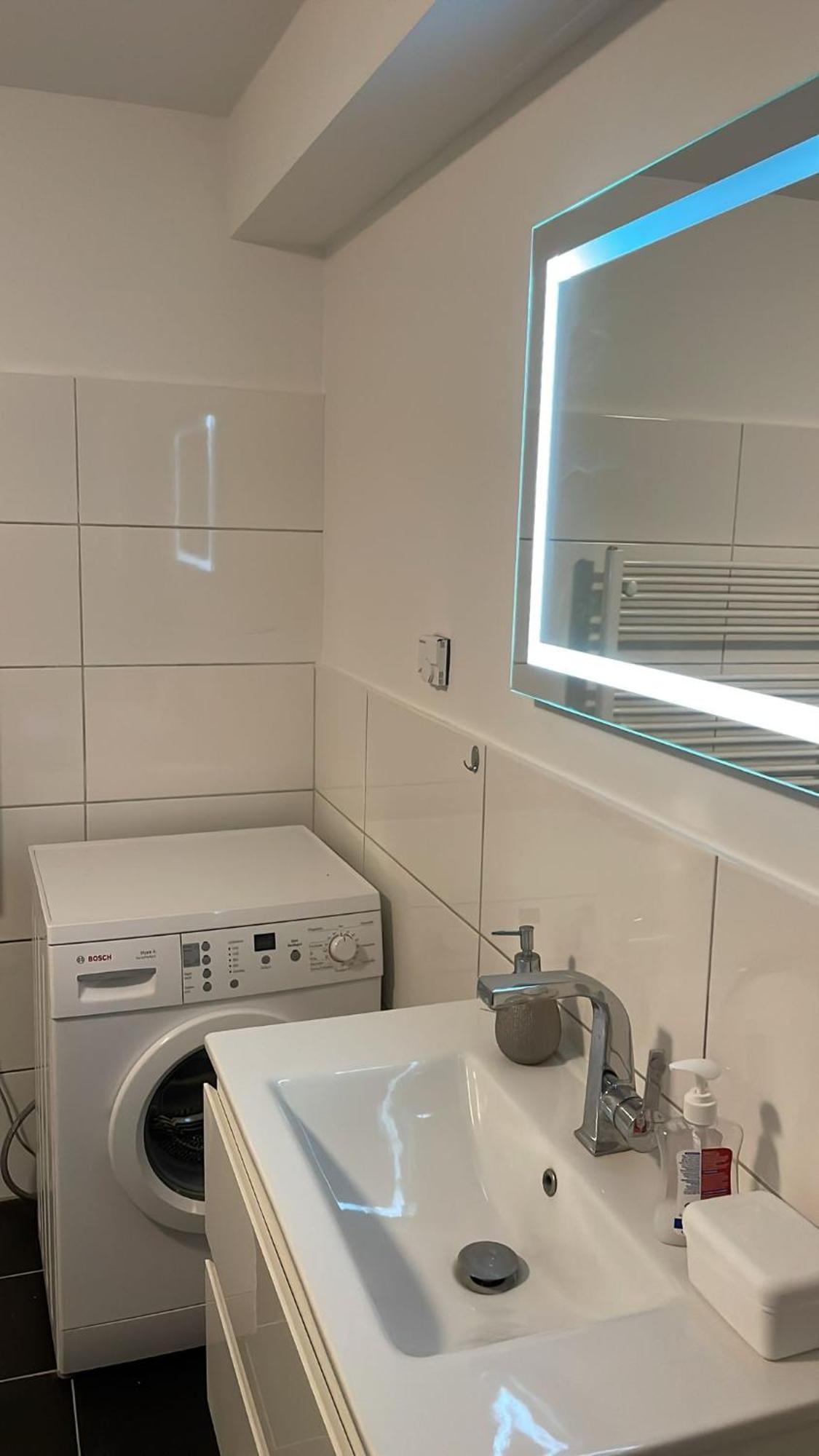 Sch1 Schleswiger Str.19,30165 Hannover,ug,2 X Sz *